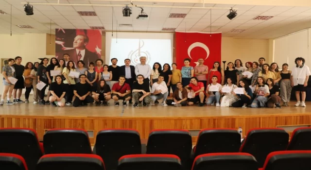 Bursa Zeki Müren Güzel Sanatlar Lisesi ‘desen’ yarışmasına damga vurdu