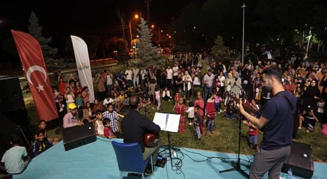 1. Van Denizi Yüzme Festivali Başladı