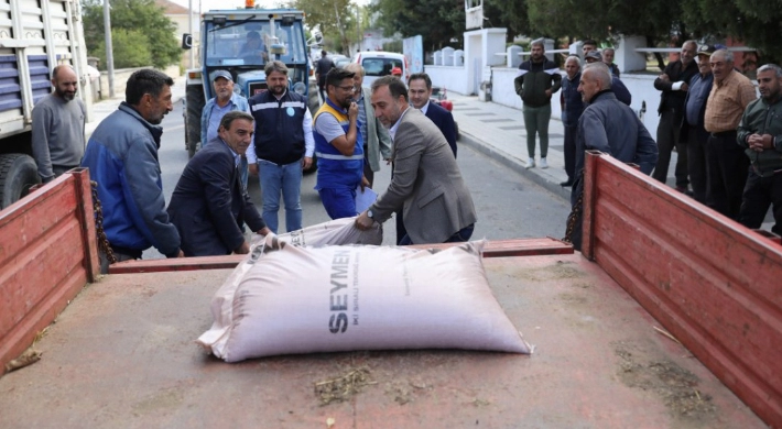 Büyüksinekli, Küçüksinekli ve Alipaşa'lı çiftçiler, tohumluk arpalarına kavuştu