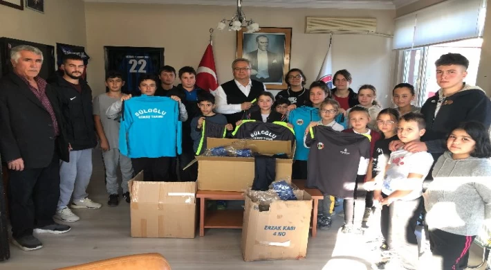 Edirne Süloğlu’ndan güreşçilere İstanbul destekli hediye