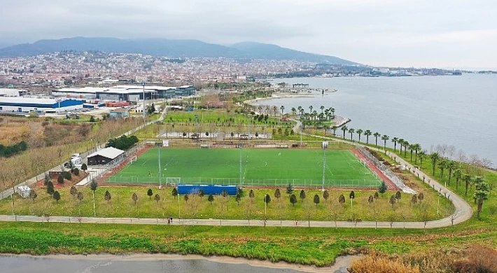 Gölcük Metin Uzuner Spor Tesisi’nde yenileme çalışmaları başladı