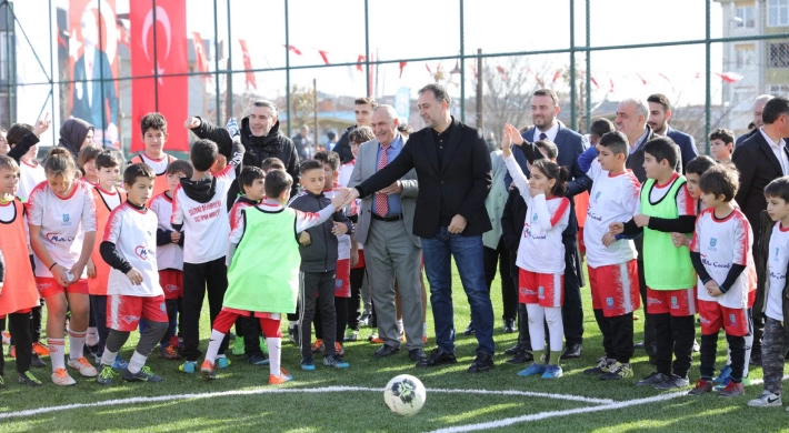 YOĞURTHANE SAKİNLERİ PARK VE SPOR SAHALARINA KAVUŞTU