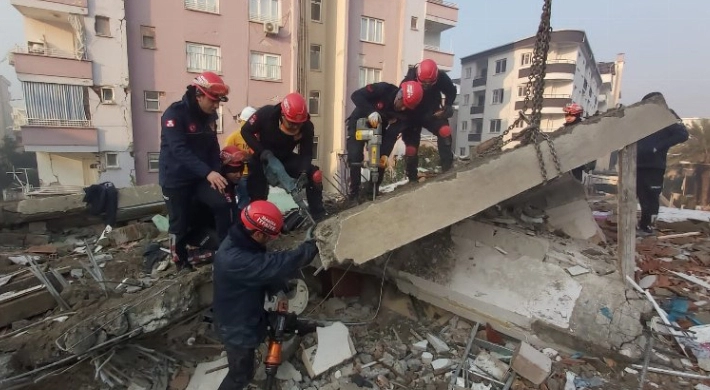 Depremin 4. gününde can kaybı 12 bin 873’e yükseldi