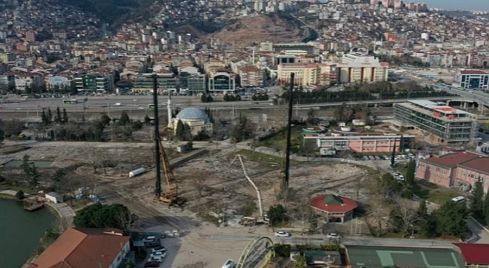 İzmit Millet Bahçesinde çalışma devam ediyor