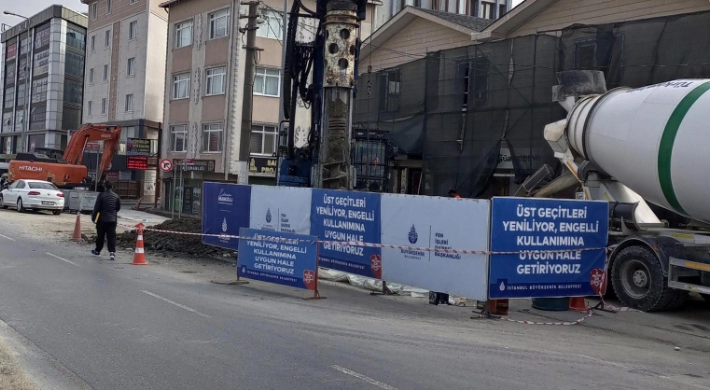Silivri'de yıkılan üst geçit için yenileme çalışmaları hız kazandı