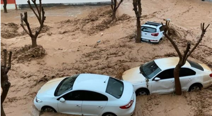Depremde ağır yara alan Urfa’da şimdi de sel felaketi