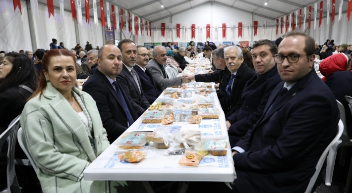 Ramazan çadırında şehit ve gaziler onuruna iftar düzenlendi