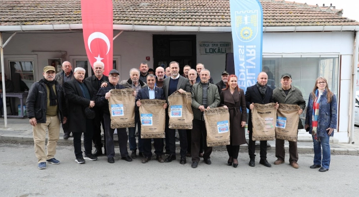 Silivri'li çiftçiler milli ayçiçek tohumu sevinci yaşıyor