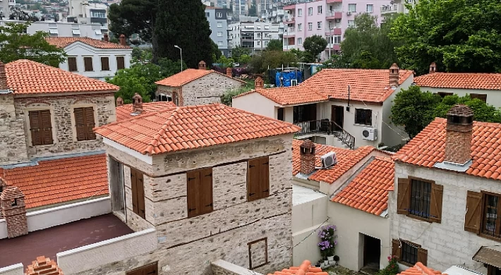 Narlıdere’nin ilk yerleşim yeri olan Yukarıköy’ün yaklaşık 3 yıldır süren restorasyon çalışmaları tamamlandı