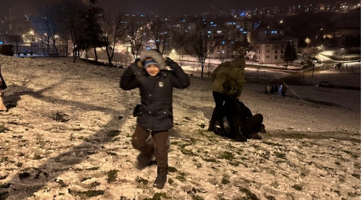 Düzce’de kar yağışı sevinçle karşılandı