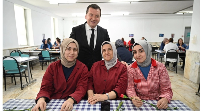 Bora Balcıoğlu, 8 Mart'ta Yelkenci Tekstil'de Kadın Emekçilerle Buluştu