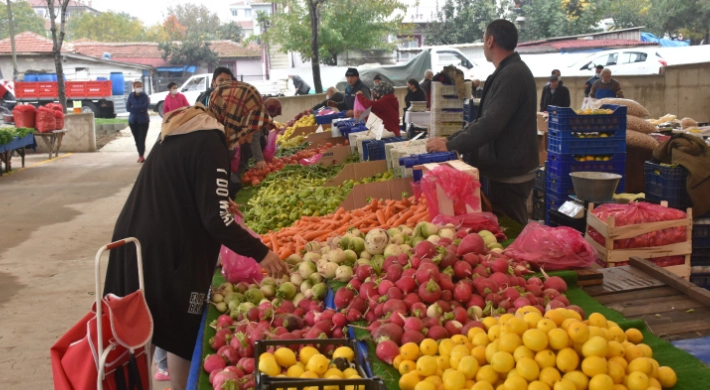 Değirmenköy Pazarı meyve ve sebze fiyatları (03.04.2024)