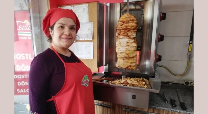 Atanamayan öğretmen dönercilik yapıyor