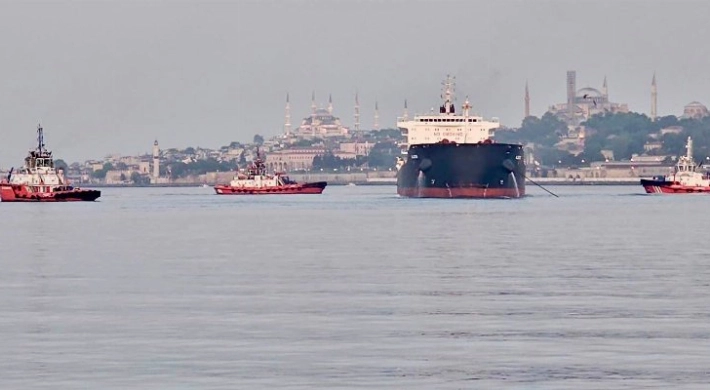 İstanbul Boğaz trafiği durdu!