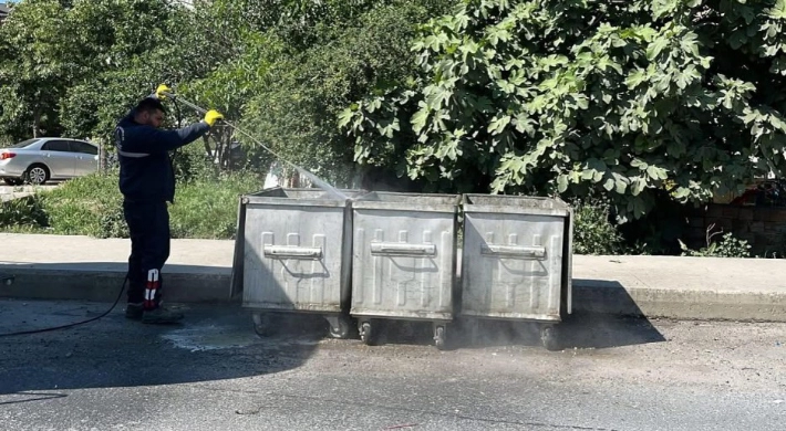 Silivri Belediyesi Yaz Aylarına Yönelik Konteyner Dezenfeksiyon Çalışmalarını Yoğunlaştırdı