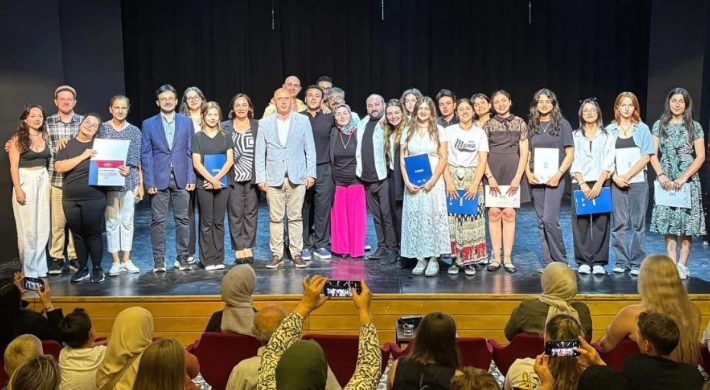 Güzel Sanatlar Akademisi kursiyerleri, Çehovyen oyununu sergiledi