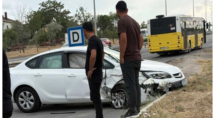 İETT 300D Hattı Silivri'de Kaza Yaptı