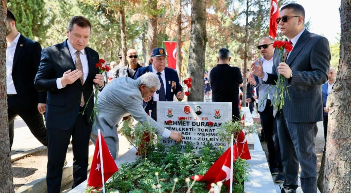 15 Temmuz Demokrasi ve Millî Birlik Günü’nde Silivri’de Şehitler Kabirleri Başında Anıldı