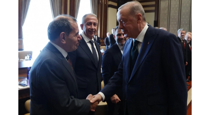 Cumhurbaşkanı Erdoğan, Galatasaray Başkanı Özbek’i hastanede ziyaret etti
