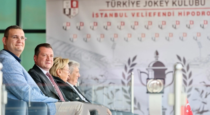 Başkan Balcıoğlu, Silivri Belediye Başkanlığı Koşusu’nu tribünde takip etti