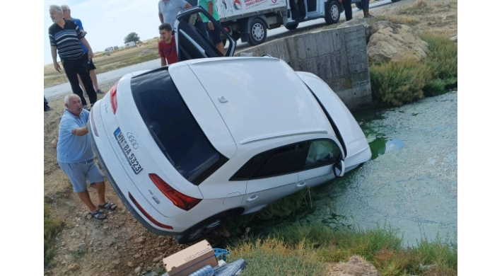 Keşan Yayla Köyü sahilinde otomobil su kanalına düştü