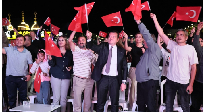 Silivri Sahili’nde 12 Dev Adam Coşkusu