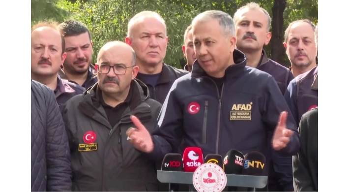 Bakan Yerlikaya Sındırgı’dan son durumu açıkladı... Balıkesir’e acil ihtiyaçlar için 25 milyon TL