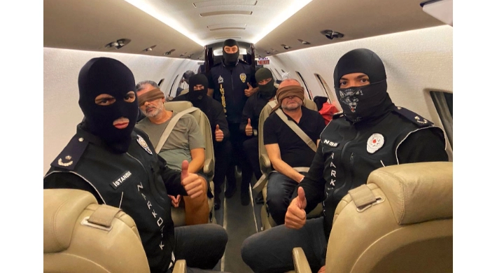 İki uyuşturucu baronu paketlenip Türkiye’ye getirildi