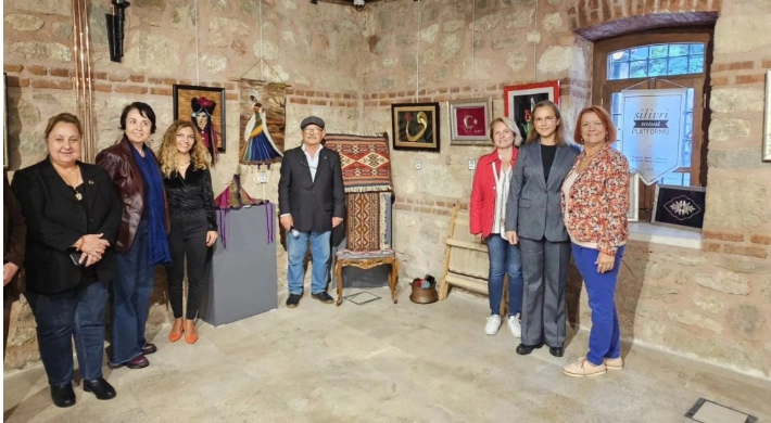 “Zamanın İzinde” Sergisi Sanatseverlerle Buluştu