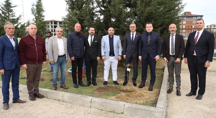 Silivri’de ‘Türkiye Yeşeriyor, Gazze Güçleniyor’ Projesi Kapsamında Fidanlar Toprakla B buluştu