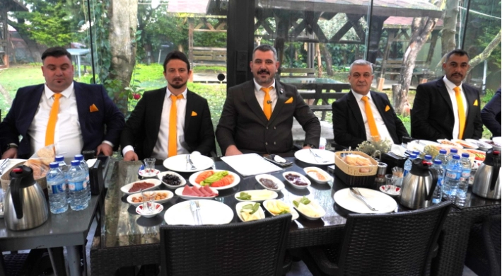 Ekrem Yalçınkaya Adaylığını Kahvaltı Programıyla Duyurdu: "Esnaf ve Bürokrasi Arasında Köprü Olacağız"