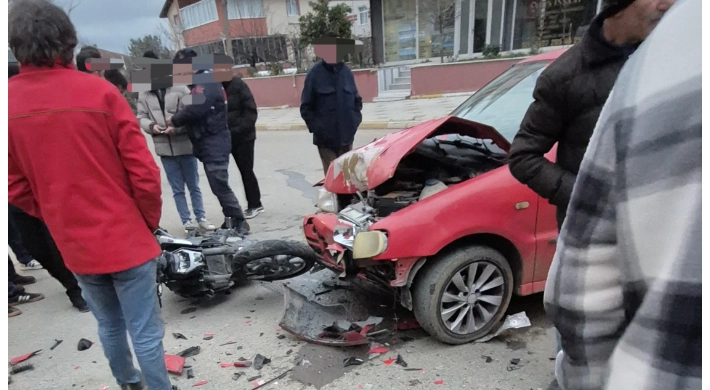 Silivri Değirmenköy’de Motosiklet ile Otomobil Çarpıştı: 1 Yaralı