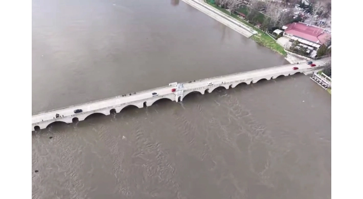 Edirne’de taşkın alarmı! Tunca Köprüsü trafiğe kapatıldı