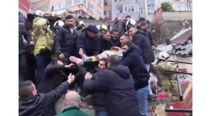 İstanbul Fatih’te doğal gaz patlaması! Mahsur kalanlar kurtarılıyor