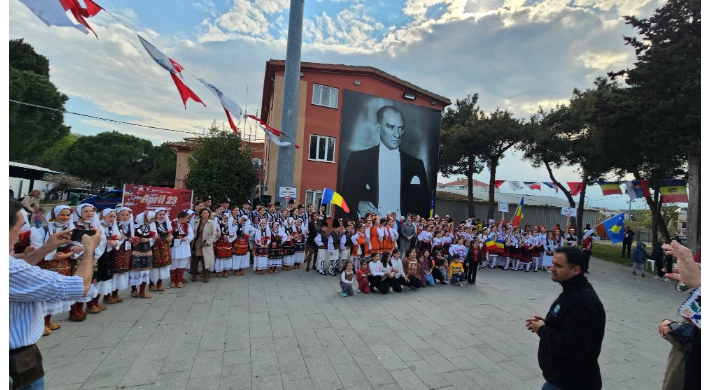 Değirmenköy’de 23 Nisan Coşkusu: Uluslararası Halk Dansları Buluşmasına Yoğun İlgi