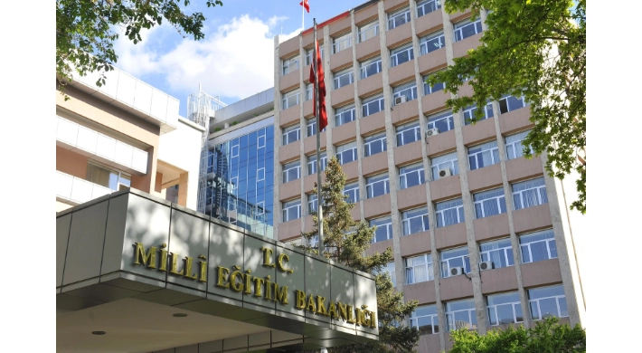 MEB’den izinsiz okullara devam eden öğrencilere yakın takip