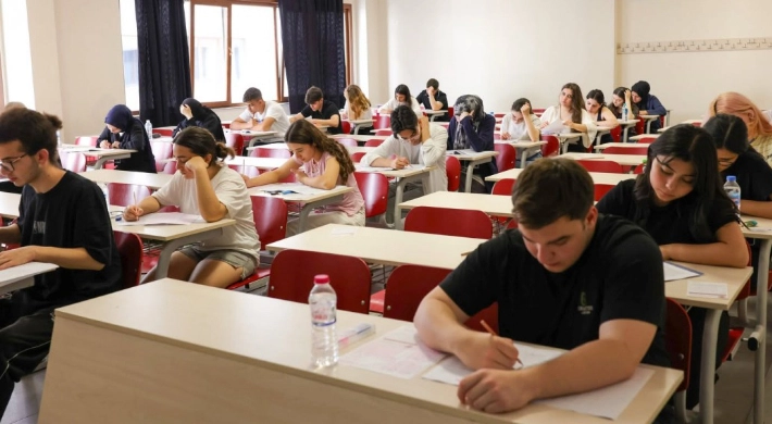 Eğitim Akademisi gençlerin sınav yolculuğunda yanında!