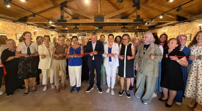 Silivri Belediyesi Mahalle Evleri Kursiyerlerinden “Sanatın Renkleri” Sergisi