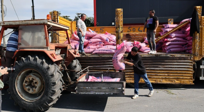 Silivri Belediyesi’nden Kurfallı’daki Çiftçilere Buğday Tohumu Desteği