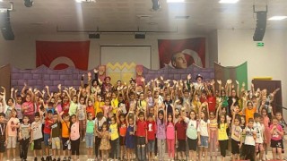 Uygur Çocuk Tiyatrosu Kınık’ta Sahne Aldı