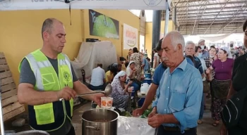 Milas Belediyesi Muharrem Ayı kapsamında aşure dağıtımı gerçekleştirdi