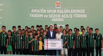 Zeytinburnu Belediyesi’nden Amatör Futbol Kulüplerine Nakdi Destek