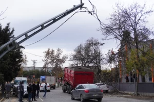 Değirmenköy girişinde kaza: 3 araç hasarlı