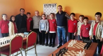 QNB Finansinvest’ten çocuklara satranç sınıfı