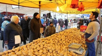 Saray Belediye Başkanı Özgen Erkiş’ten semt pazarına ziyaret