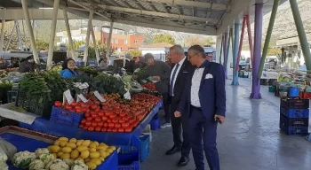 Başkan Topaloğlu’ndan pazar esnafına ziyaret