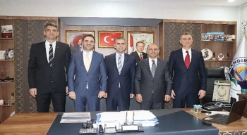 ”Başkanlardan, Kandıra Belediye Başkanı Adnan Turan’a ziyaret” haberi