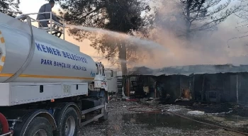 Kemer’de baraka yangını