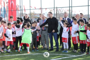 YOĞURTHANE SAKİNLERİ PARK VE SPOR SAHALARINA KAVUŞTU