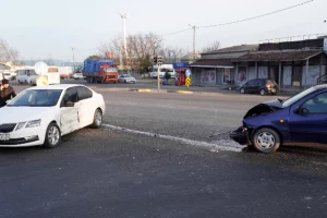 Silivri, Değirmenköy'de trafik ışıklarında kaza